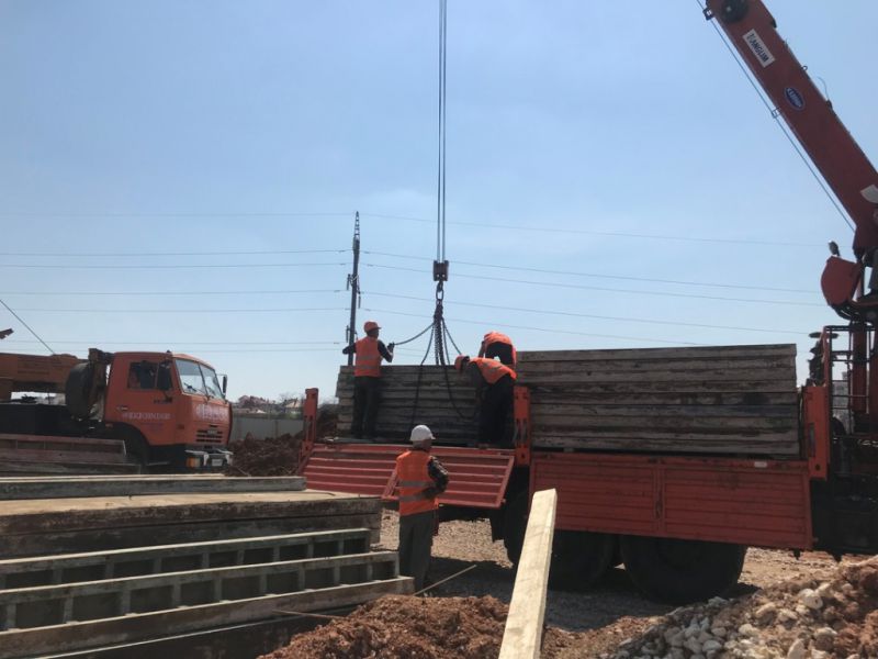 Михаил Храмов проверил ход строительства двух детских садов в Симферополе