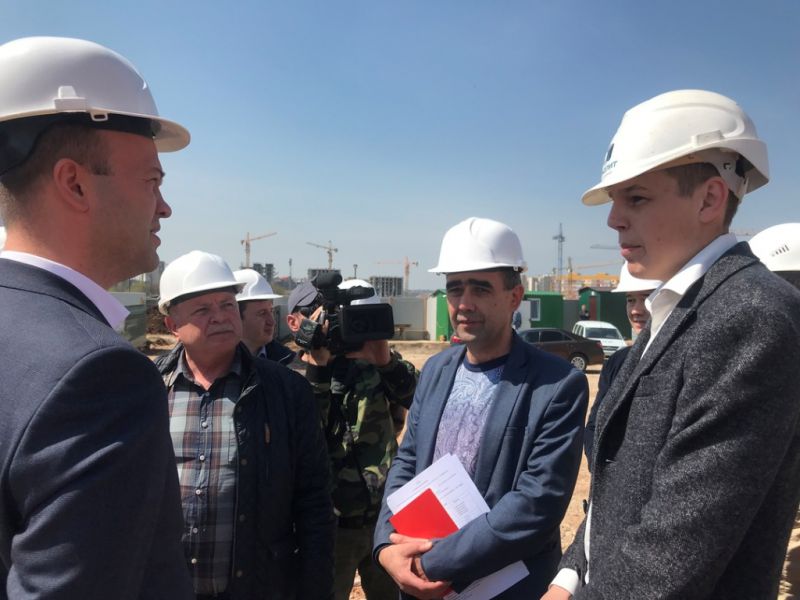 Михаил Храмов проверил ход строительства двух детских садов в Симферополе