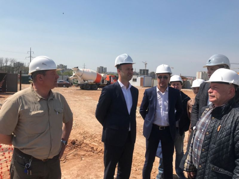 Михаил Храмов проверил ход строительства двух детских садов в Симферополе
