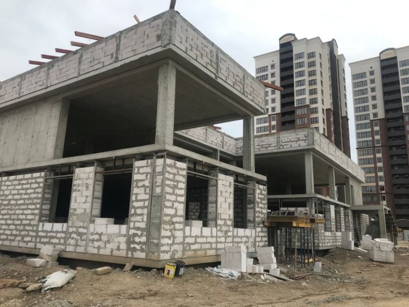 Василий Недзельский проверил ход строительства детского сада и школы в Симферопольском районе